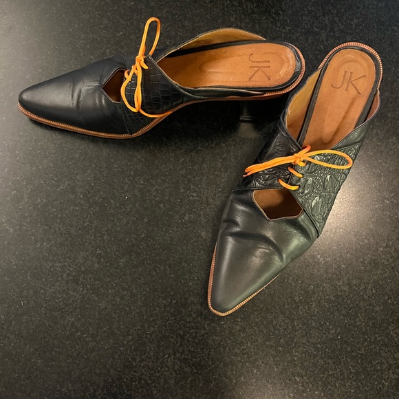 Argentina shoe designer Jessica Kessel black clog with orange lace - Picture 2 of 7